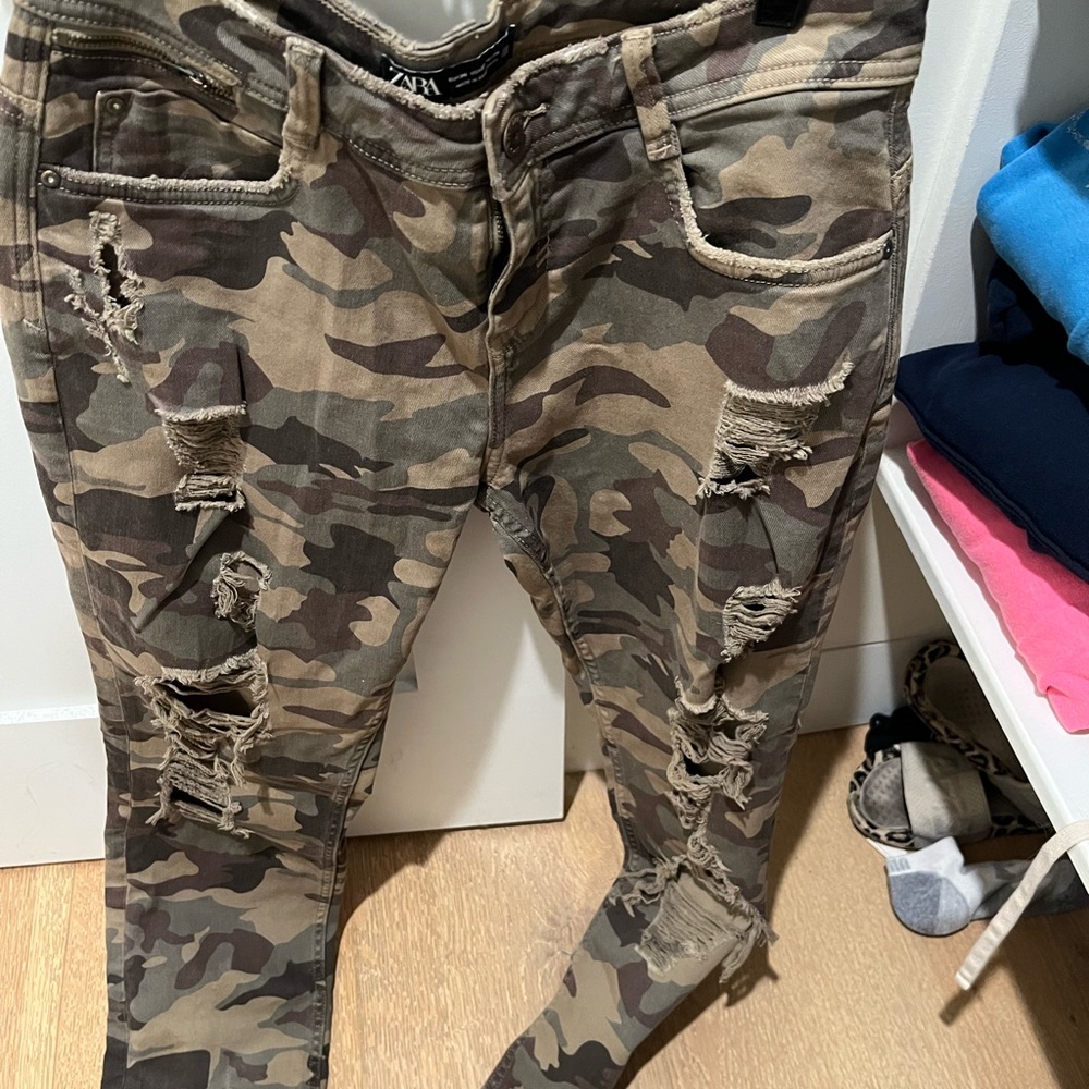 Zara distressed camouflage twill pants. Size US 4